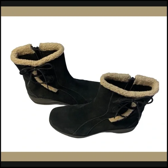 CLARK’S BLACK SUEDE SHEARLING ANKLE BOOTS Sz 7 - Picture 3 of 9